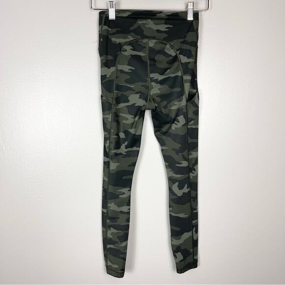 Athleta Ultimate 7/8 Tight Athletic Leggings Woman’s size XS camouflage green - Picture 2 of 8